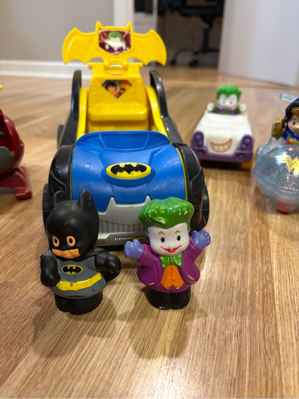 Fisher-Price little people Batman Batmobile Playset with DC Character Figures - Picture 7 of 7